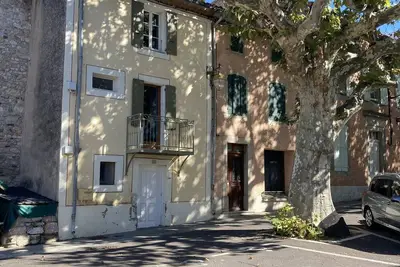 Image de maison chaleureuse avec parking 15 km de la cité de Carcassonne