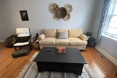2-story 2-bed Townhouse w\/ jacuzzi near Johns Hopkins Hospital & Patterson Park