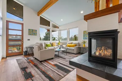 Image de Modern, Custom Gem in Northwest Crossing