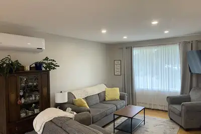 Image de Cozy open concept home, walking distance to Canada Games grounds