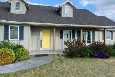Image de Merlin Home With Amazing Lake Erie Views