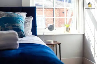 Image de City Centre 2 Bed Flat Sleeps 3 for Work and Leisure with Private Parking & Wifi