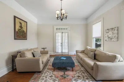 Image de Spacious Midtown Home, Walk to Mardi Gras, Pets Ok\n