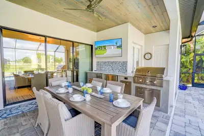 Image de Amazing 4br waterfront Villa w. heated pool/ bicycles/ fishing poles