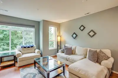 Image de Walk to Local Shops & Eats! Quaint Issaquah Home