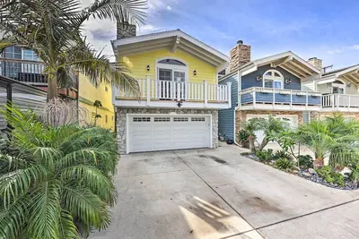 Classic Coastal Retreat - Walk to the Beach!