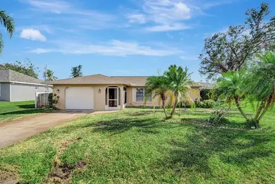 Image de Cozy Coastal Cabana 10 Min to beach & heated pool