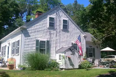 Image de Remodeled Historical Cape House. Close to Town, Bayside, and Ocean