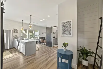 Image de New! ! ! Modern cottage and perfect location!