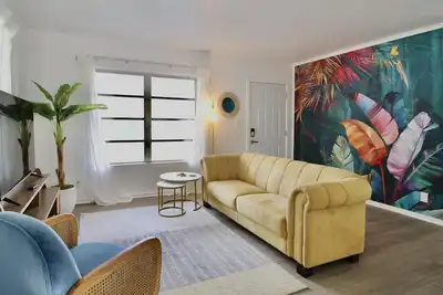 Image de Relaxing Tropical Getaway! Coral Cottage Melbourne- family and pet friendly home