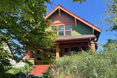 Image de First floor of amazing Alberta Arts craftsman home