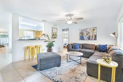 Image de Cozy house with trail access, close to beaches & pet friendly!