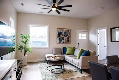 Image de The Olive Den - Spacious New Remodel - Big Groups. .