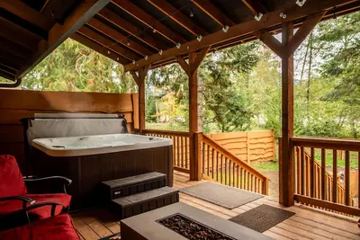 Image de Family Cabin on Cowlitz River-Covered Deck/Hot Tub/Games! Pet Friendly!