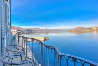 Image de La Dolce Vita Pied dans L' Eau, Arona, Italy