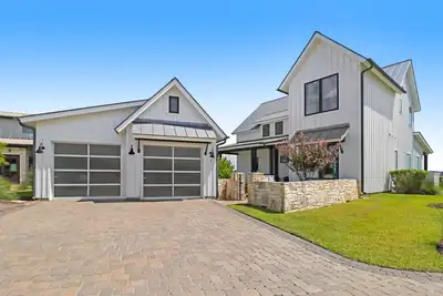 Image de Farmhouse 7 Villa at The Reserve - featured in Texas Lifestyle Magazine