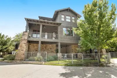 Image de Luxury villa with artful interior & outdoor Tv\/entertainers dream