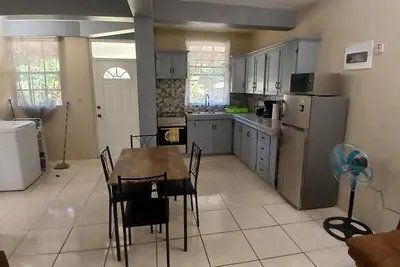 Image de Cozy Vacation Retreat Apt 2 with WiFi, Ac in enchanting Roseau Valley