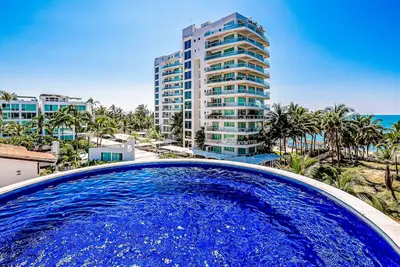 Image de Charming condo with ocean-view, pool & balcony