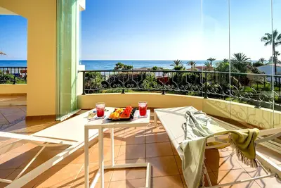 Image de Wow☀️☀️☀️☀️☀️ Beachfront apartment, panoramic views, amazing sunsets, Xl pool!