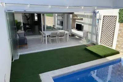 Image de Very modern and tastefully furnished terraced house with small private pool