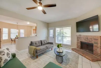 Image de Melody Home near Grapevine, Dfw Airport w backyard