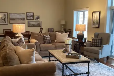 Image de Lakeview Penthouse 406 3br/2. 5bath. Rent 3 get 4th free ask! - 2 king bed suites