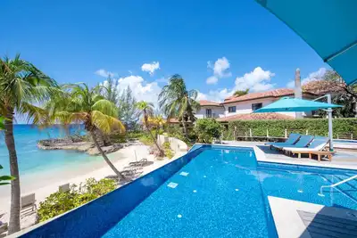 Image de Casa Luna 15: Luxe Oasis South of 7Mile Beach w/Beach Cove, Pool, Heated Spa + Gym