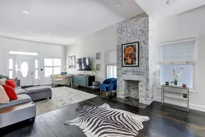 Image de Yellow Door Inn, Modern | Dog-Friendly | Mini Golf!