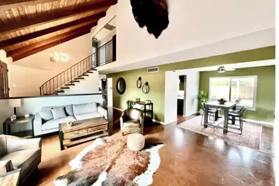 Great Location & Views! Beautiful Pool!