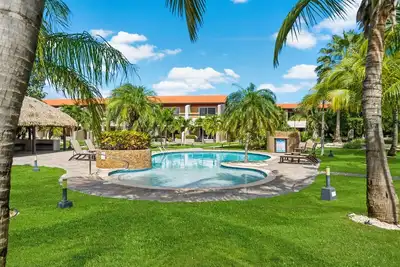 Image de 1 min. walk to Eagle Beach * Pool * Bbq area