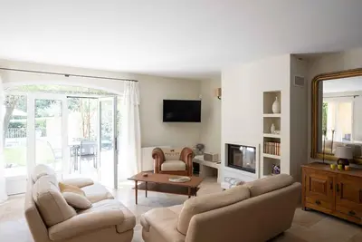 Image de Maison \"Cocoon\" à 2 min à pied du ravissant village de Lourmarin