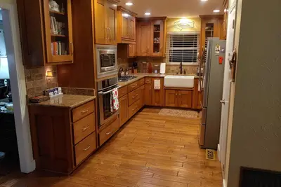 Image de Spacious Terracotta Brick One Level W\/Screened In Porch. Free wi-fi.