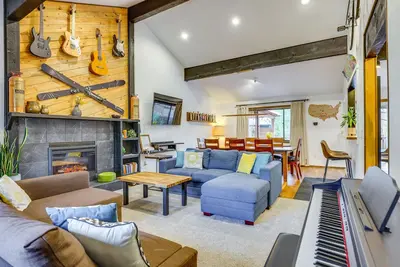 Image de 7 Mi to Skiing! Mtn-View Hot Tub Haven in Frisco