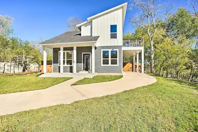 Image de Denison Home w/ Balcony: Walk to Downtown!