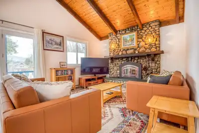 Image de Cozy 4 Bedroom Chalet in the White Mountain Valley