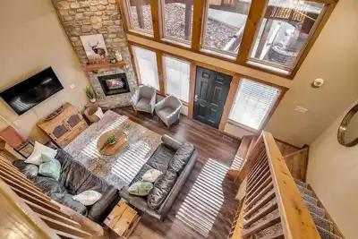 Image de Cabin by Silver Dollar City! Private Hot Tub!