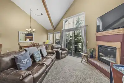 Image de Large Loft, Frisco Condo, Hot tub, Excellent location, Three Baths B6