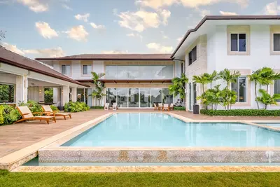 Image de Wonderful Renovated 6Bdr Villa W/ Pool, Jacuzzi & Bbq