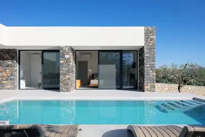 Image de Luxurious villa with a large pool, 750m from the beach.