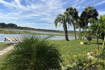 Image de 4 bedroom Retreat Sleeps 11 with Dock on Lake Weir near The Villages & Orlando