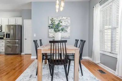 Image de Modern home! Golf Simulator - Poker - Pet Friendly