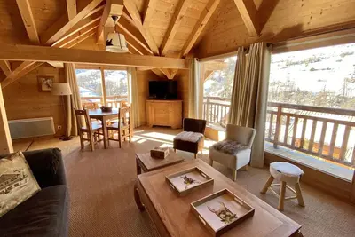 Luxury chalet 160 m2 for 10 people, shuttle bus at 50m, 3mn from the lifts