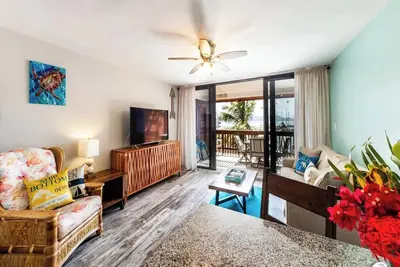 Marina view, walk to beach & pool, Sapphire Beach