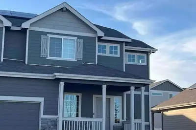 Image de Stylish 4 bedroom house near to I25 and Hwy 34 *New Neighborhood*
