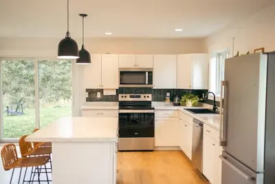 Image de Revitalize! New, near gas, food, Bohemia