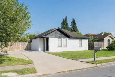 Image de Updated modern 3bedroom 1king 2 queen 1restroom