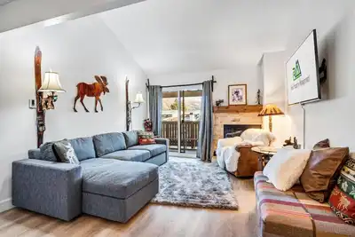 Image de Charming Rustic Avon Mountain Condo; near lift