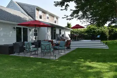 Image de Large 5 Bed Scarborough Beach House w/ Wetbar, Bikes, Kayaks & Backyard Oasis!