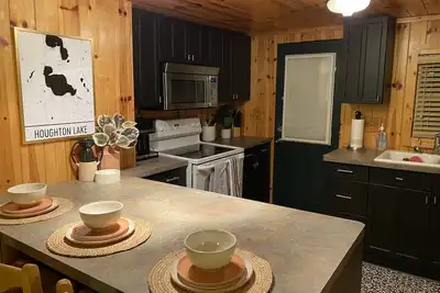 Image de Romanski Retreat | Beautiful Lake View Getaway!